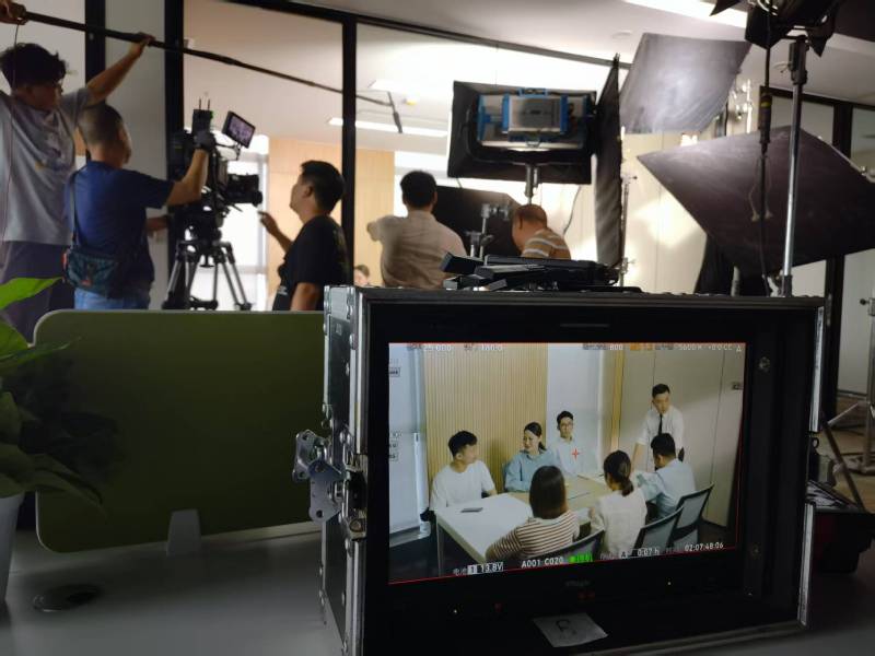 阜南县TVC拍摄公司：科技产品视觉化大师，诠释未来感与功能美学